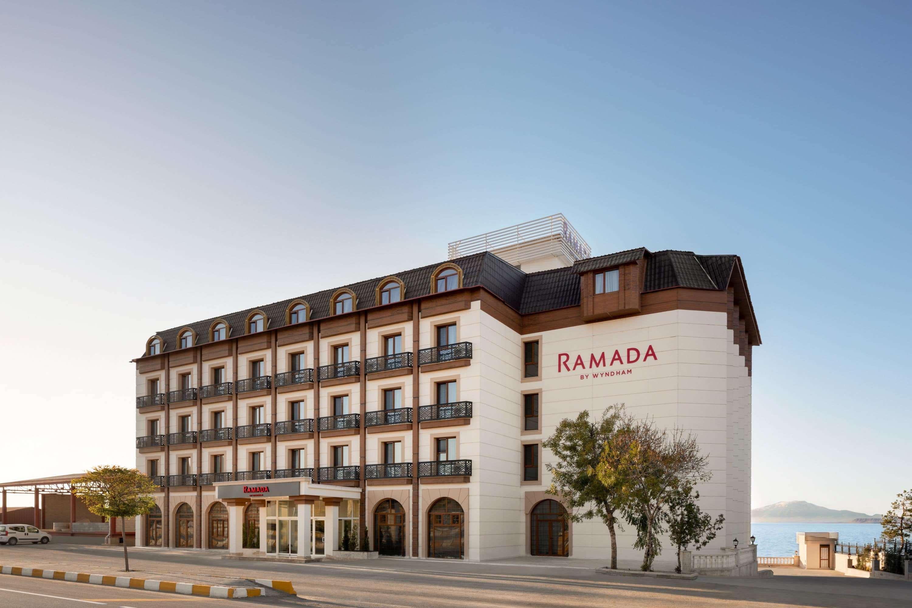 Ramada By Wyndham Ван Экстерьер фото